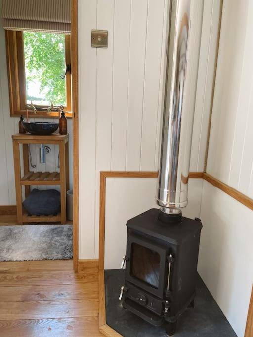 Callow The Hereford Hut, Charming 1 Bedroom Shepherds Hut מראה חיצוני תמונה