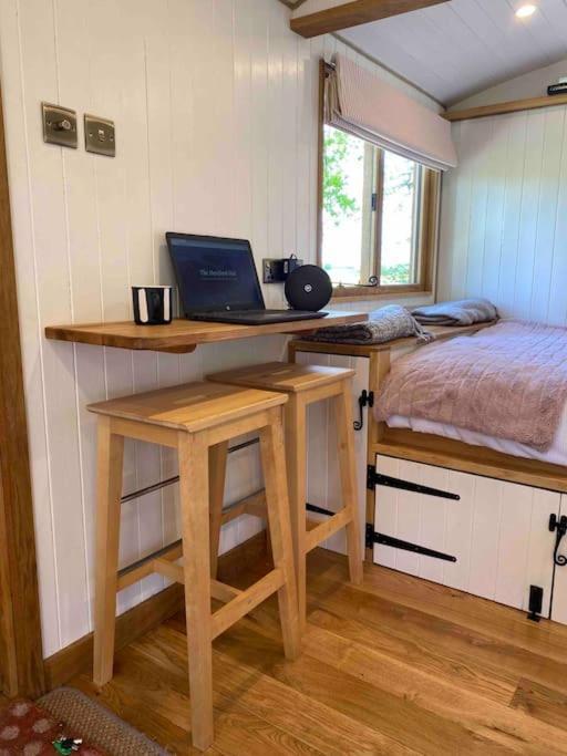 Callow The Hereford Hut, Charming 1 Bedroom Shepherds Hut מראה חיצוני תמונה