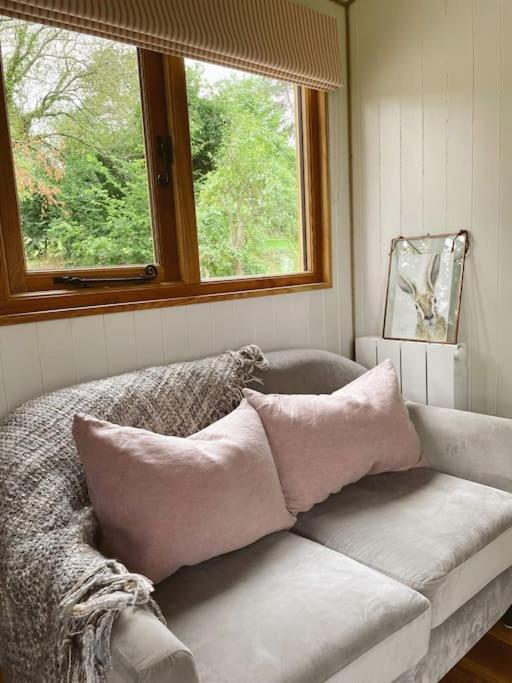 Callow The Hereford Hut, Charming 1 Bedroom Shepherds Hut מראה חיצוני תמונה