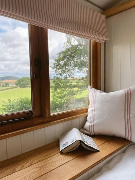 Callow The Hereford Hut, Charming 1 Bedroom Shepherds Hut מראה חיצוני תמונה